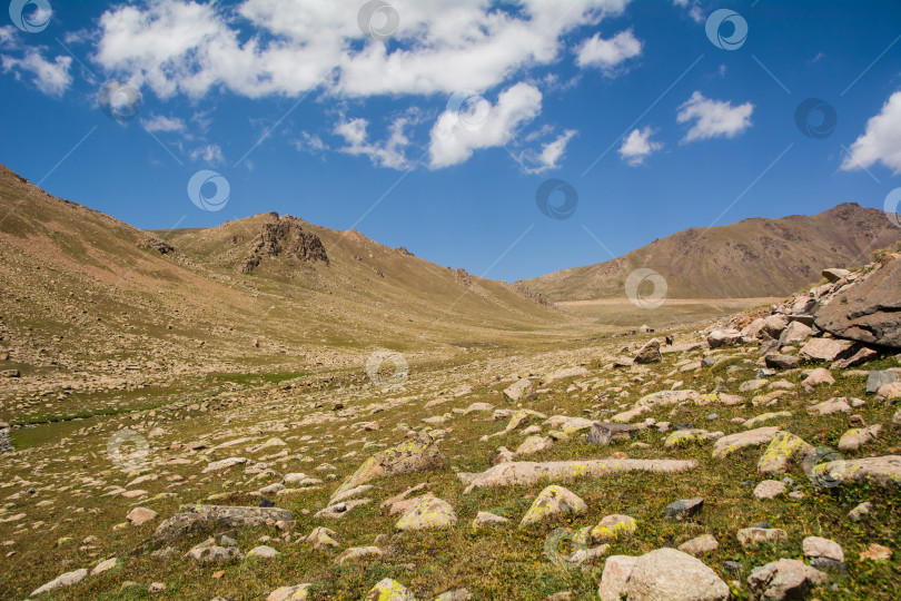 Скачать Перевал Отмок в Кыргызстане, предыстория в центре внимания фотосток Ozero