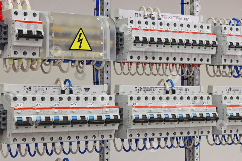 Скачать Автоматические выключатели тока ABB фотосток Ozero