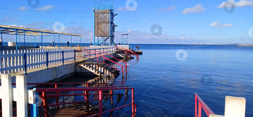 Скачать Вид на море и пирс в Сансе, Анапа, Россия фотосток Ozero