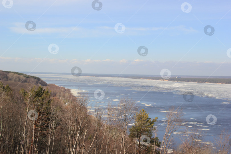 Скачать Волга ранней весной фотосток Ozero