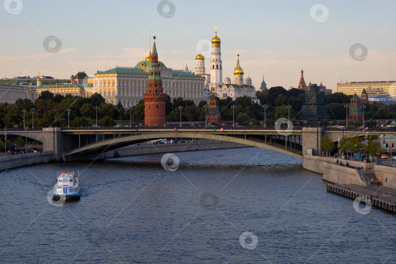 Скачать Большой Каменный мост и Кремль, Москва фотосток Ozero