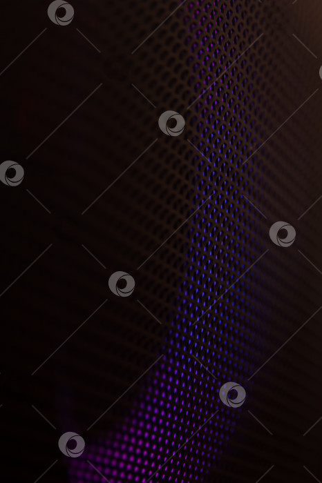 Скачать Абстрактное изображение разноцветного светящегося полукруга, подсветка на музыкальном динамике фотосток Ozero