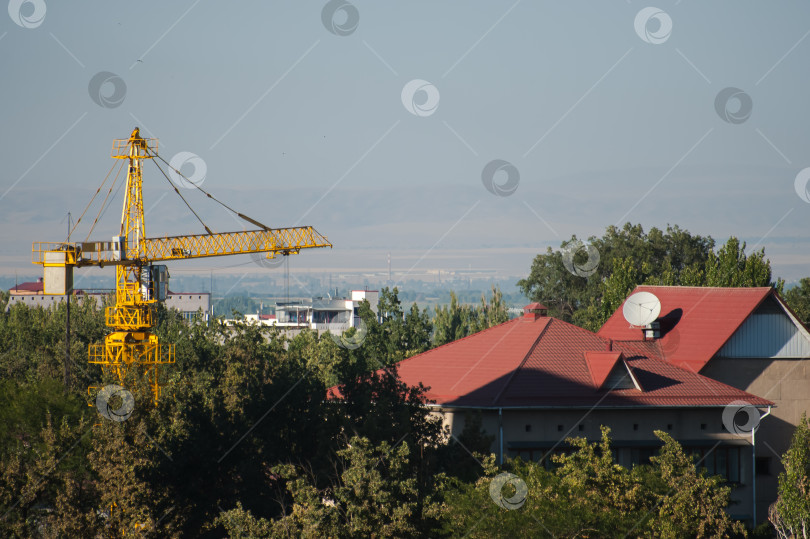 Скачать Панорама Бишкека, застройка многоэтажными зданиями фотосток Ozero