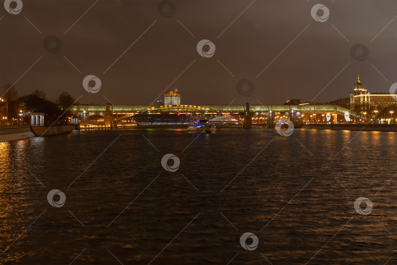Скачать Пушкинский (Андреевский) мост ночью, Москва. фотосток Ozero