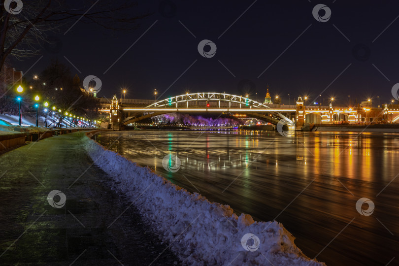 Скачать Новоандреевский мост ночью, Москва. фотосток Ozero