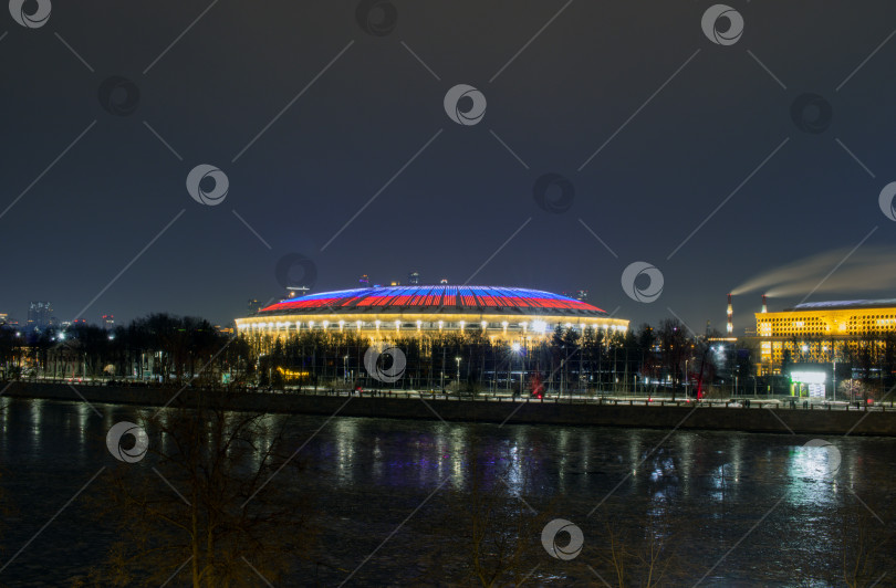 Скачать Вид на стадион Лужники ночью. фотосток Ozero