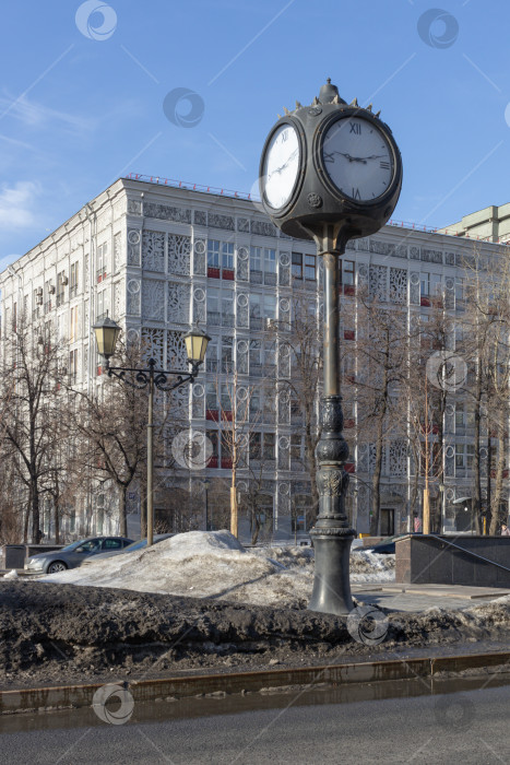 Скачать Уличные часы на Ленинградском проспекте, Москва. фотосток Ozero