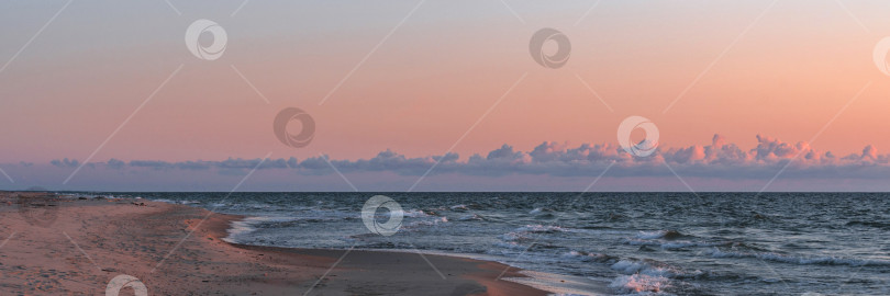 Скачать потрясающее небо над морем после захода солнца фотосток Ozero