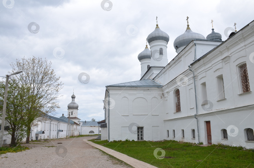 Скачать Великий Новгород, Россия - 05.12.2024: Спасский собор Александрии, митрополита Московского (Святогорского) мужского монастыря в Великом Новограде - православные храмы XIX века фотосток Ozero