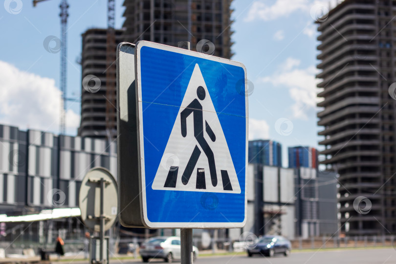 Скачать Знак пешеходного перехода перед строительной площадкой фотосток Ozero