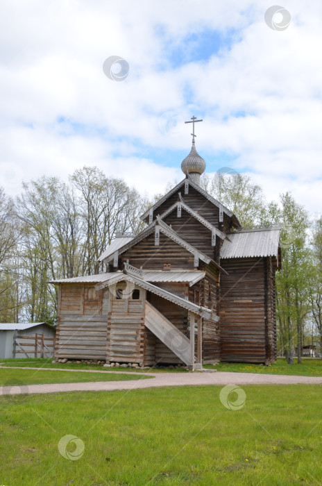 Скачать Великий Новгород, Россия - 05.12.2024: "Никольская красавица" из Никольского крутейшего города – крепости XVII века, музей народного древнего происхождения Рыцари на берегу озера Мачино в Великом Новгороде фотосток Ozero