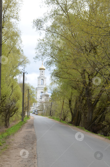 Скачать Великий Новгород, Россия - 05.12.2024: Дорога к Юрьеву (Свято-Юрьеву) мужскому монастырю в Великом Новгороде фотосток Ozero