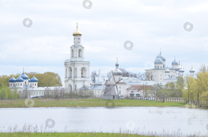 Скачать Великий Новгород, Россия - 05.12.2024: Юрьев монастырь (Свято-Юрьев, Юрьев-Георгиевский мужской монастырь) в Великом Новгороде – один из древнейших монастырей России фотосток Ozero