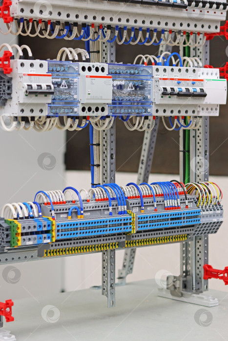 Скачать Электрический распределительный щит фотосток Ozero