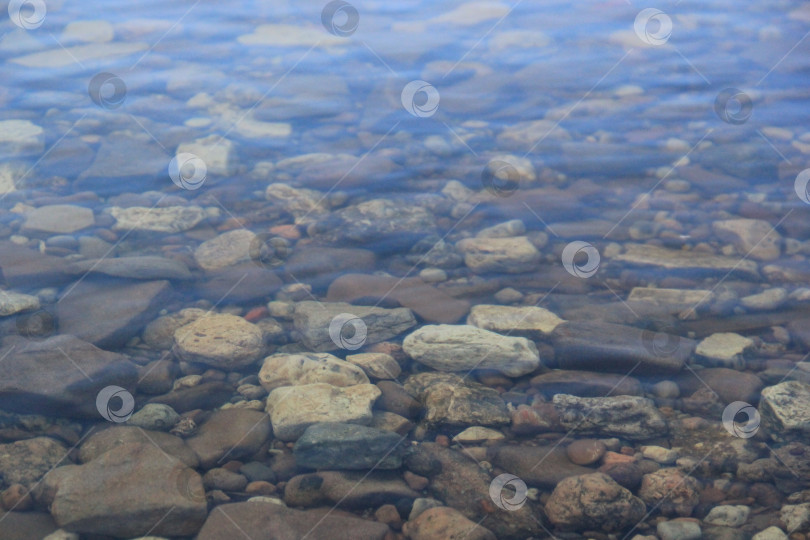 Скачать Камни в чистой воде фотосток Ozero