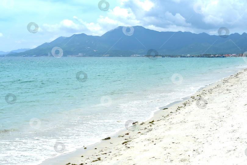Скачать Вьетнамский пляж Doc Let с белым песком фотосток Ozero