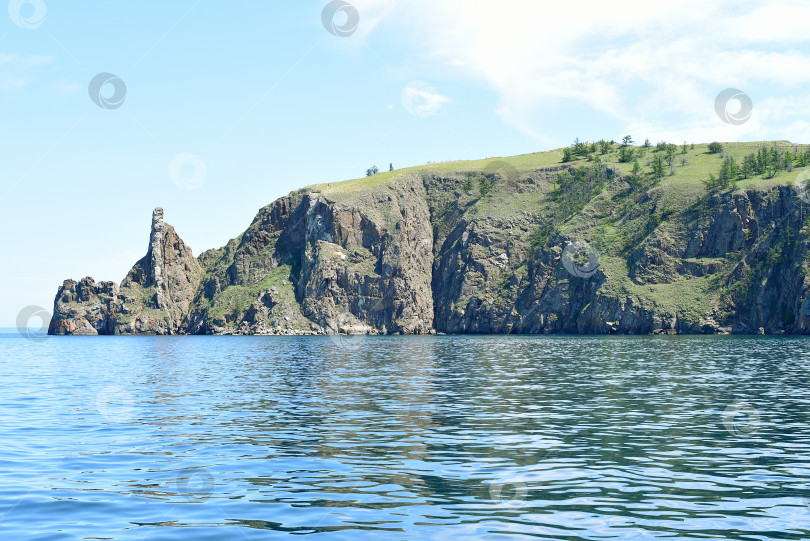 Скачать Мыс Хобой, самый северный мыс острова Ольхон. вид с воды фотосток Ozero