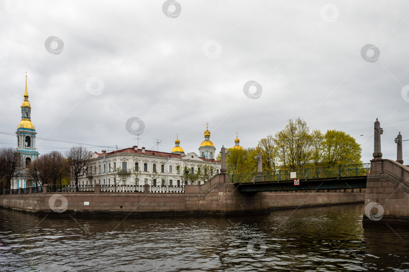 Скачать Санкт-Петербург, Россия, май 2024 года: Морской Свято-Николаевский собор, вид с реки в Санкт-Петербурге фотосток Ozero