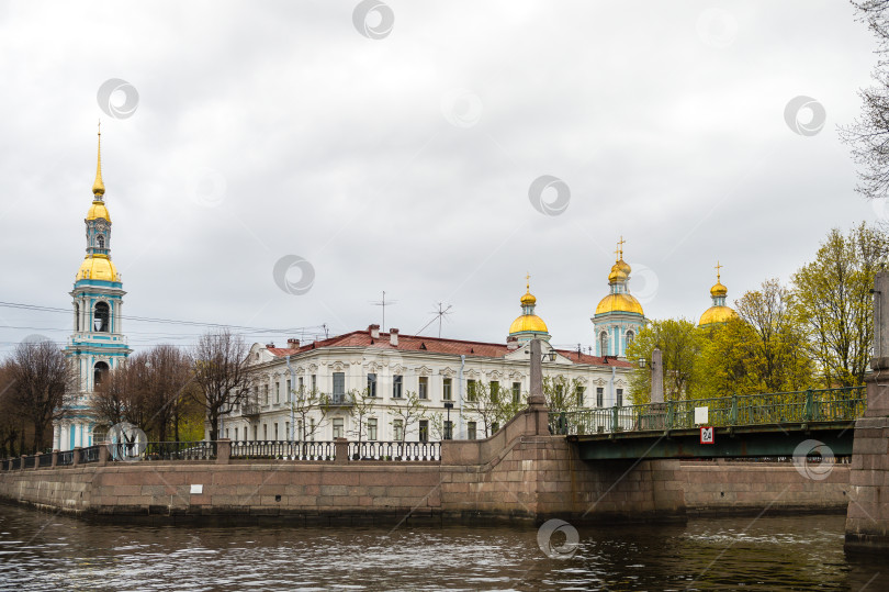 Скачать Санкт-Петербург, Россия, май 2024 года: Морской Свято-Николаевский собор, вид с реки в Санкт-Петербурге фотосток Ozero