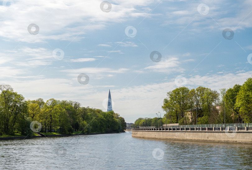 Скачать Санкт-Петербург, Россия, май 2024 года: Санкт-Петербург и вид на небоскреб Тауэр с реки фотосток Ozero