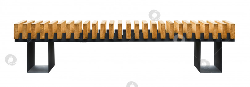Скачать Деревянная скамья с черными металлическими ножками, выделенная на белом фоне фотосток Ozero