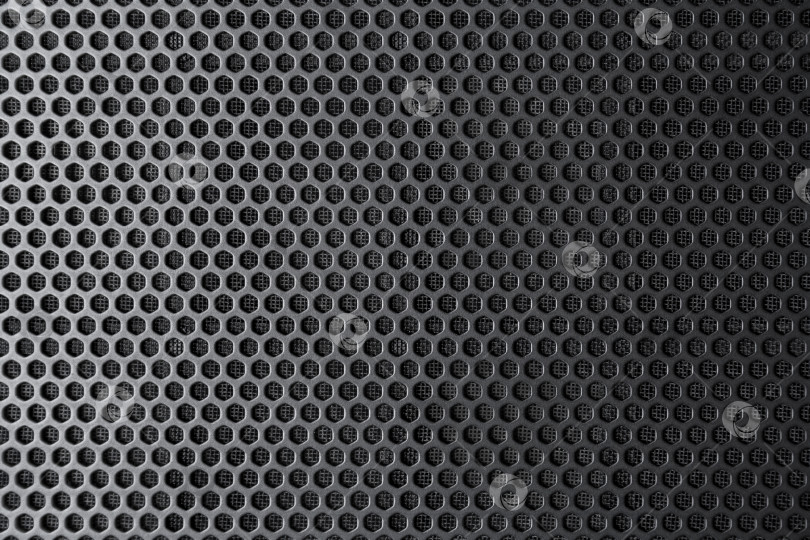 Скачать Промышленное образование. Черная металлическая поверхность с правильными круглыми отверстиями в качестве текстуры (абстракция) фотосток Ozero