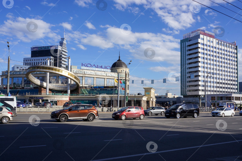 Скачать Казань, Татарстан, Россия - 22 мая 2024: Торговый центр "Кольцо" фотосток Ozero