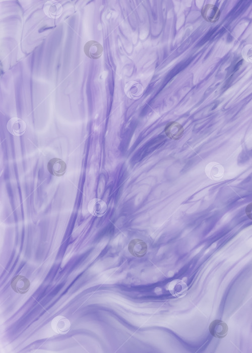 Скачать Текстурированный, натуральный, каменный фиолетовый фон с водяными бликами. фотосток Ozero