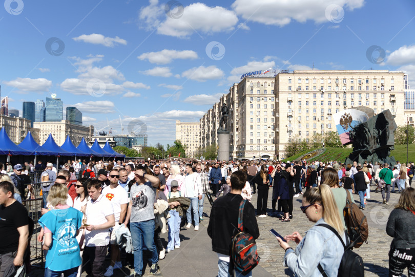 Скачать Выставка трофейного вооружения и техники, захваченных российскими военнослужащими в ходе специальной военной операции (СВО), на Поклонной горе (Парк Победы), город Москва, Россия.
18.05.2024 фотосток Ozero