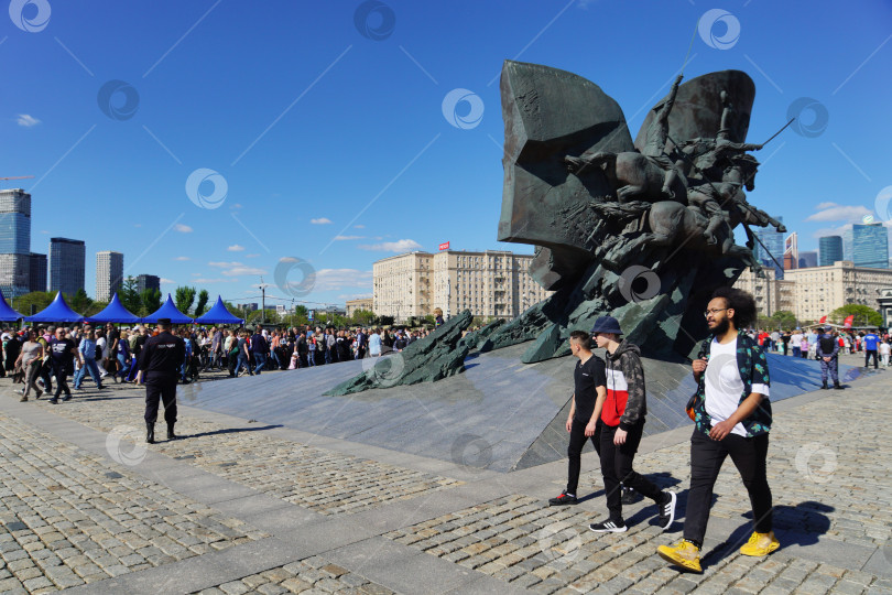 Скачать Выставка трофейного вооружения и техники, захваченных российскими военнослужащими в ходе специальной военной операции (СВО), на Поклонной горе (Парк Победы), город Москва, Россия.
18.05.2024 фотосток Ozero