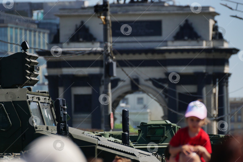 Скачать Выставка трофейного вооружения и техники, захваченных российскими военнослужащими в ходе специальной военной операции (СВО), на Поклонной горе (Парк Победы), город Москва, Россия.
22.05.2024 фотосток Ozero