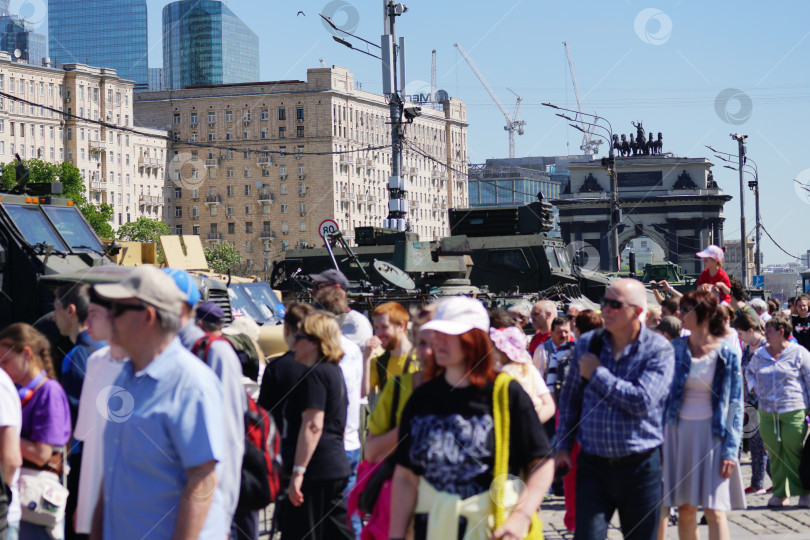 Скачать Выставка трофейного вооружения и техники, захваченных российскими военнослужащими в ходе специальной военной операции (СВО), на Поклонной горе (Парк Победы), город Москва, Россия.
22.05.2024 фотосток Ozero