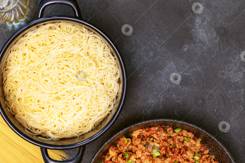 Скачать Традиционные натуральные спагетти болоньезе домашнего приготовления фотосток Ozero