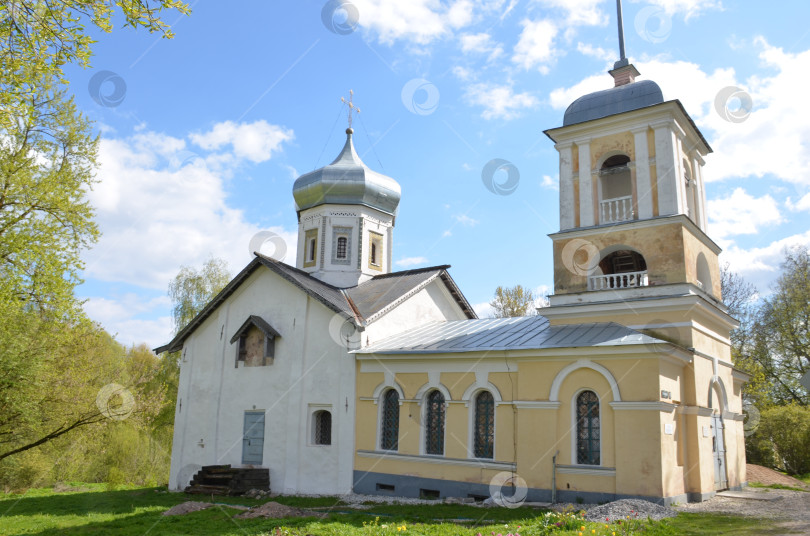 Скачать Великий Новгород, Россия - 05.12.2024: Церковь Святой Троицы на Редятине улице (в Ямской слободе) — православный храм в Великом Новгороде. Перестроен в XIV веке, перестроен в XVIII и XIX веках. фотосток Ozero