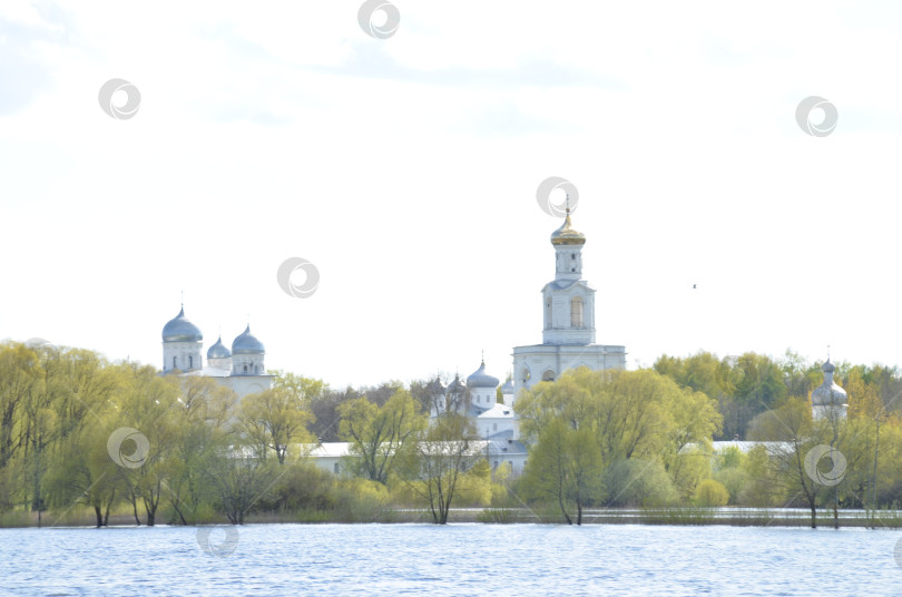 Скачать Юрьев монастырь (Свято-Юрьев, Юрьев-Георгиевский мужской монастырь) в Великом Новгороде – один из древнейших монастырей России на берегу реки Волхов фотосток Ozero