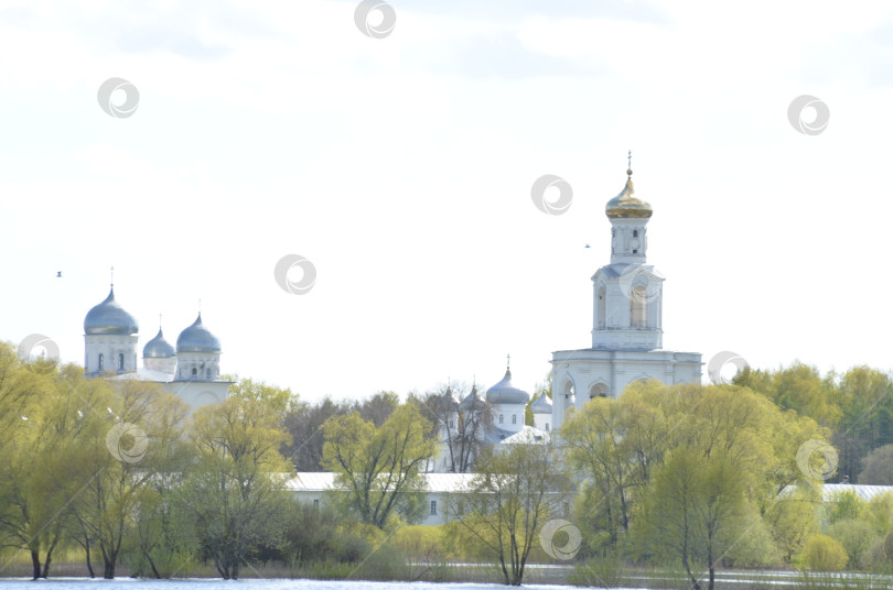 Скачать Великий Новгород, Россия - 05.12.2024: Юрьев монастырь (Свято-Юрьев, Юрьев-Георгиевский мужской монастырь) в Великом Новгороде – один из древнейших монастырей России на берегу реки Волхов фотосток Ozero