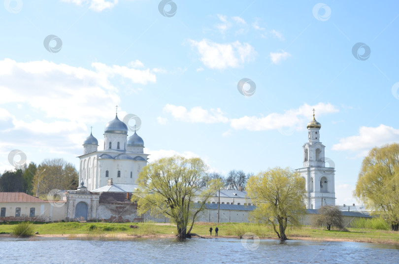 Скачать Великий Новгород, Россия - 05.12.2024: Юрьев монастырь (Свято-Юрьев, Юрьев-Георгиевский мужской монастырь) в Великом Новгороде – один из древнейших монастырей России на берегу реки Волхов фотосток Ozero