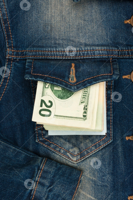 Скачать Из кармана джинсов торчат деньги фотосток Ozero