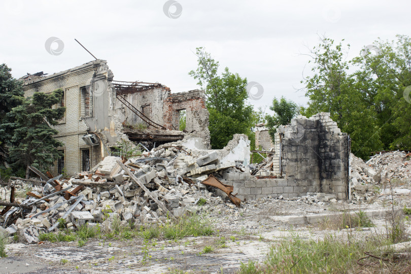 Скачать Разрушенное здание фотосток Ozero