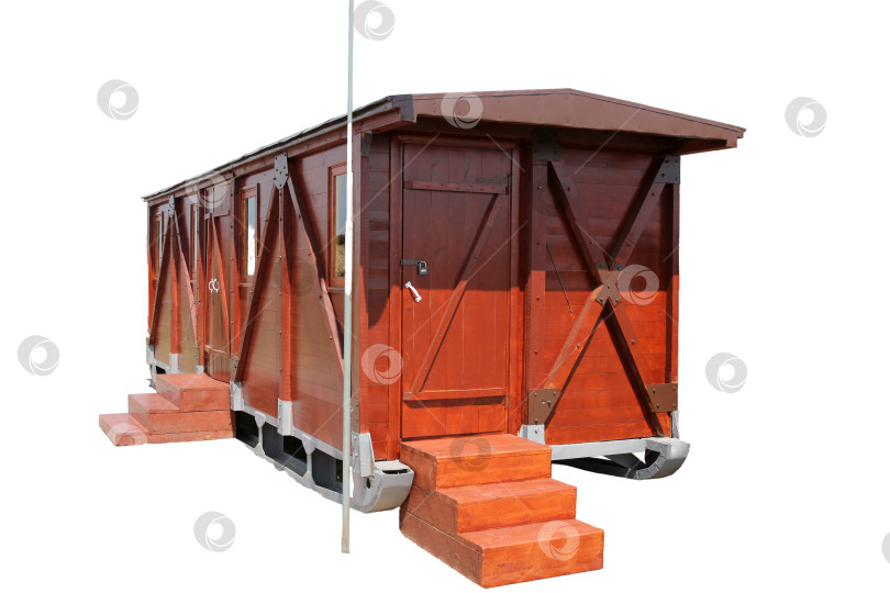 Скачать Красивый деревянный домик-трейлер, выделяющийся на белом фоне фотосток Ozero