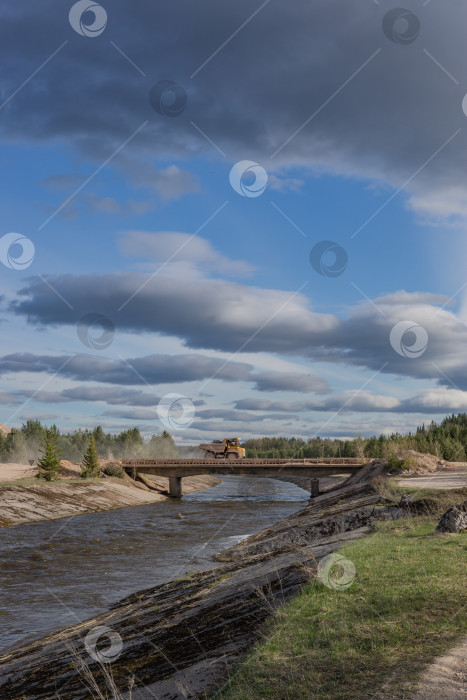 Скачать Мост через реку Вагран фотосток Ozero