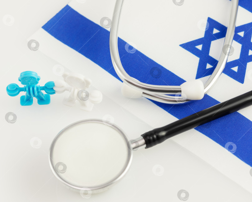 Скачать Стетоскоп и флаг Израиля с двумя фигурами фотосток Ozero