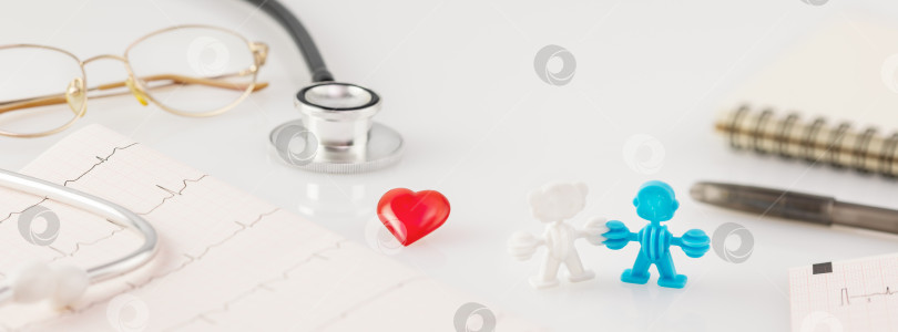 Скачать Медицинский баннер со стетоскопом на кардиограмме в очках фотосток Ozero