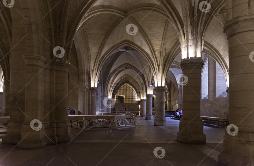 Скачать Зал стражи старого королевского замка Консьержери, Париж. фотосток Ozero