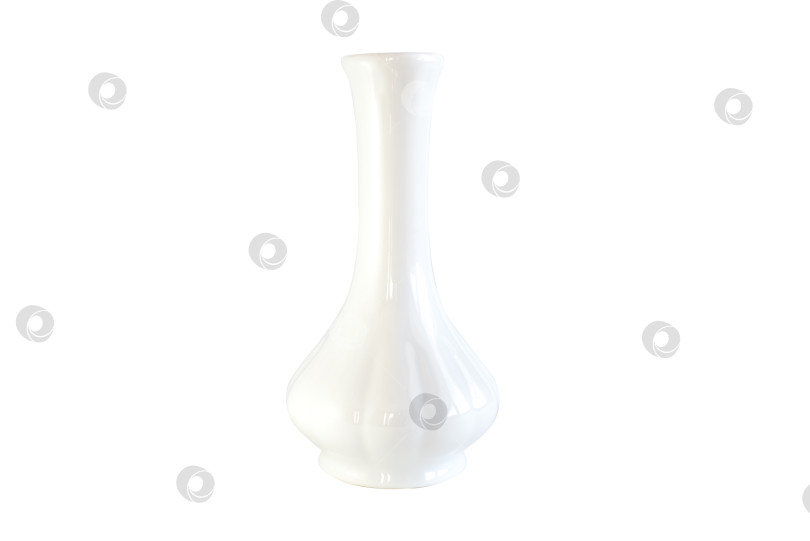 Скачать Белая фарфоровая ваза для цветов на белом изолированном фоне фотосток Ozero