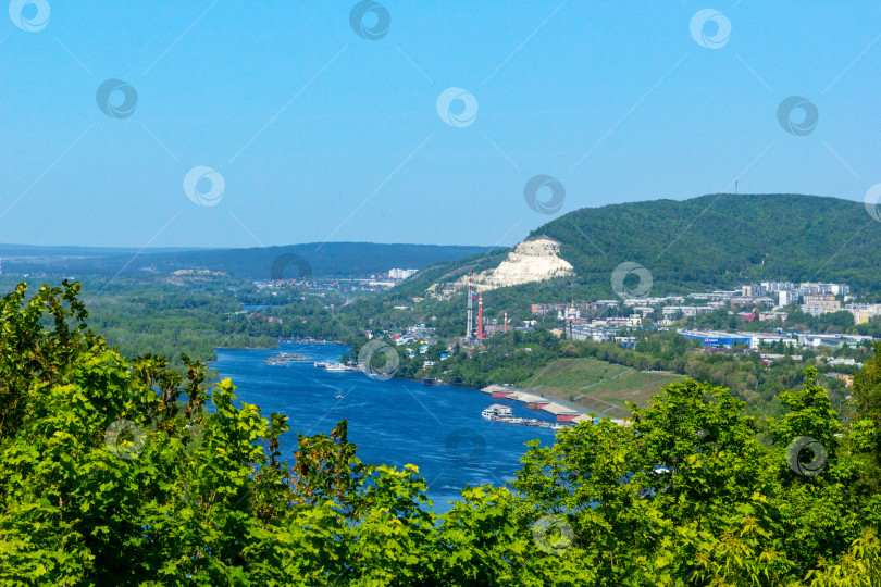 Скачать Вид на Красную глинку фотосток Ozero