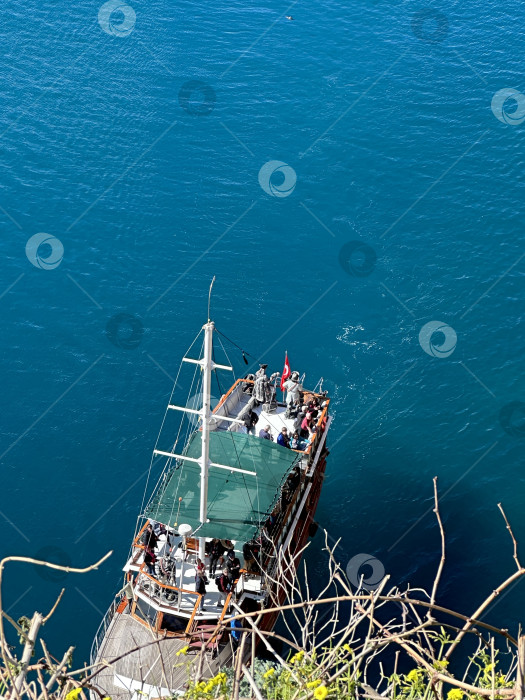 Скачать Корабль в Черном море фотосток Ozero