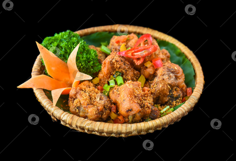 Скачать Куриное мясо, обжаренное по-вьетнамски на натуральном листе, отдельно для меню фотосток Ozero