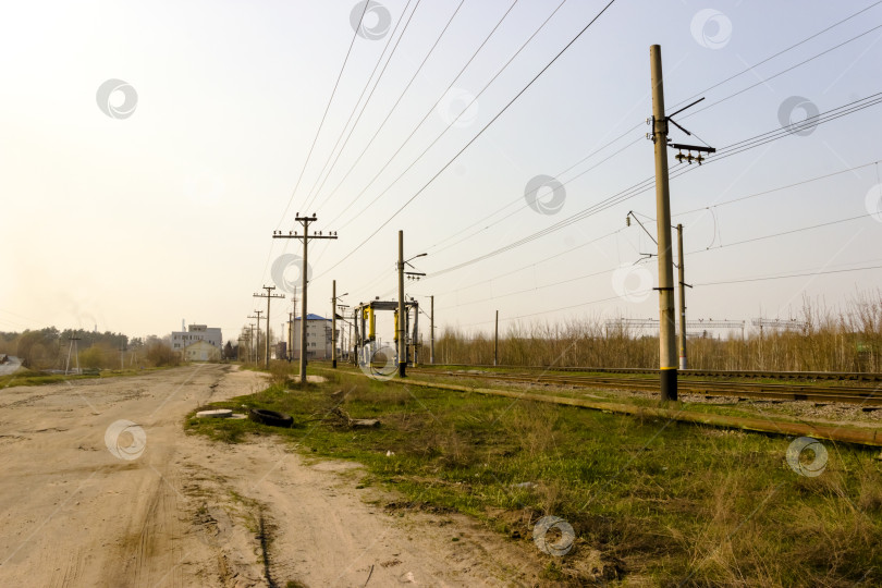 Скачать отправка вагонов на железную дорогу в солнечный день фотосток Ozero