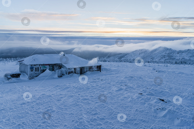 Скачать Домик в горах фотосток Ozero